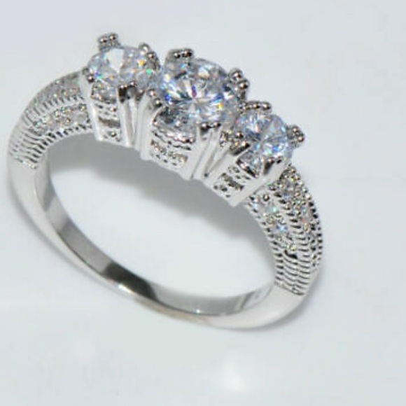 COPY - Oval Cut White Topaz Gemstone Silver Ring - Picture 4 of 5